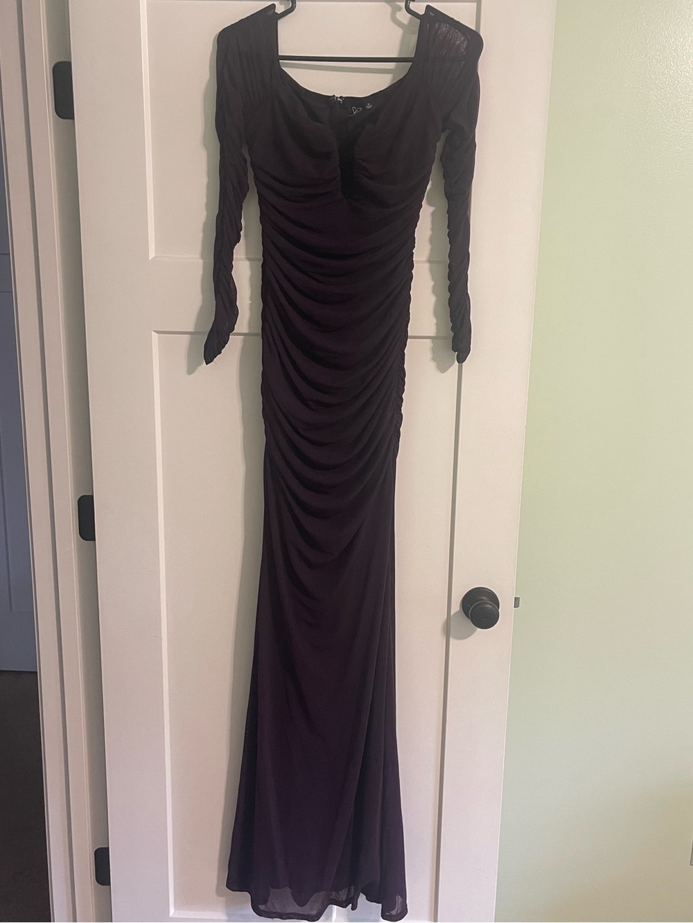 Elegant long sleeve off the shoulder deep purple formal dress - Picture 5 of 7
